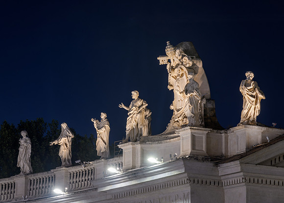 Rooftop statues, Saint Peter's Square